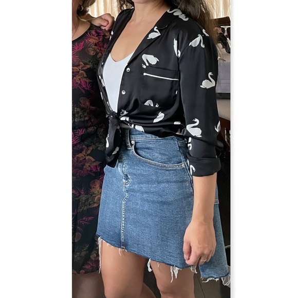 RW & CO Black Swan Blouse, Pyjama Style, Satin-Feel, Front Pocket - Picture 3 of 7